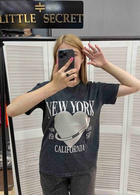 Модна футболка "варьонка" з написами "Нью Йорк" та "Каліфорнія" S-L LS 6032 фото