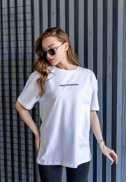 Вільна футболка з написами на грудях та спинці 42-46 (в кольорах) LS b0049 фото