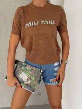 Трендова футболка з популярним написом "Miu Miu" 42-46 (в кольорах) RO 483 фото