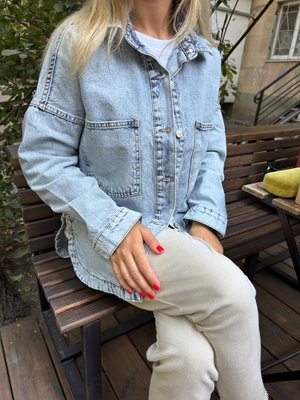 Джинсова стильна куртка з двома кишенями 42-48 (в кольорах) RO 564 фото