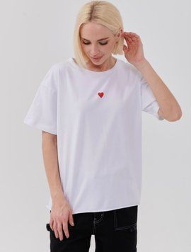 Трикотажна жіноча футболка з серцем на грудях 42-46 (в кольорах) LS b0140 фото