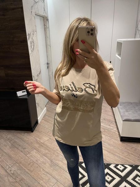 Стильна легка футболка з написом та стразами S-L (в кольорах) OK 35007 фото