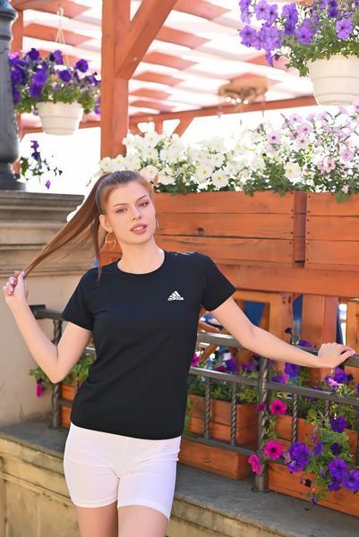 Зручна легка футболка з трендовим логотипом 42-48 (в кольорах) MC 4105/1 фото